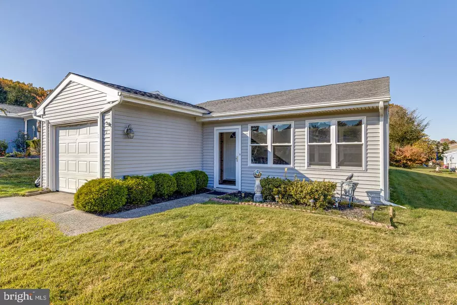 72 SAINT DAVIDS PL, Southampton, NJ 08088