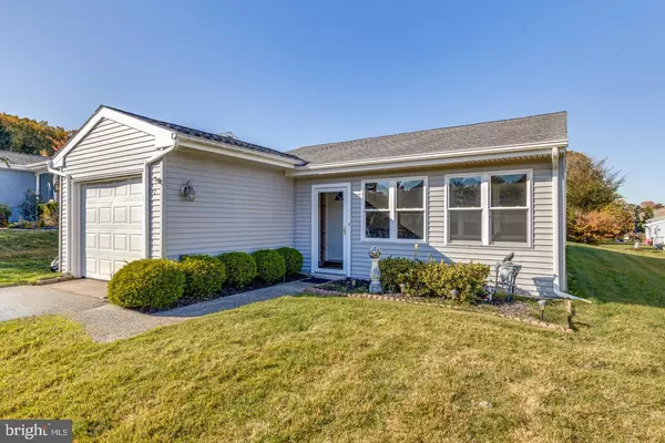 72 SAINT DAVIDS PL,  Southampton,  NJ 08088