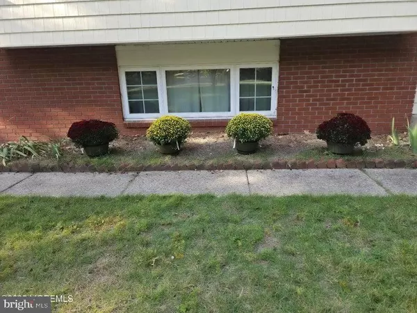 Pemberton, NJ 08068,148 OAK PINES BLVD