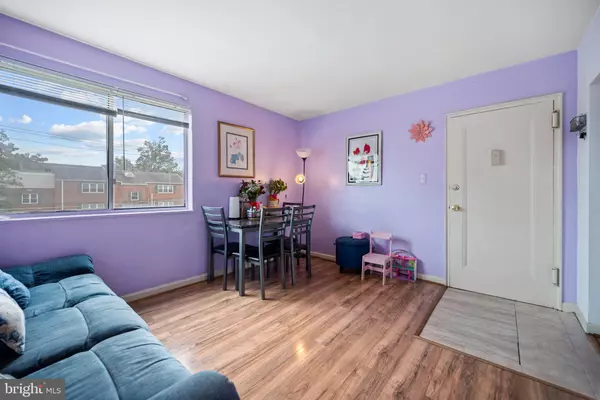 Falls Church, VA 22044,3076 PATRICK HENRY DR #202