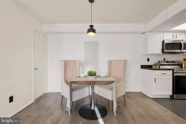 Alexandria, VA 22304,5911 EDSALL RD #908