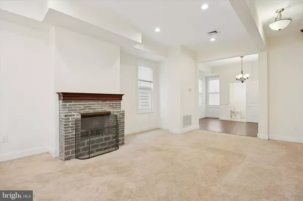 Burlington, NJ 08016,450 LOCUST AVE