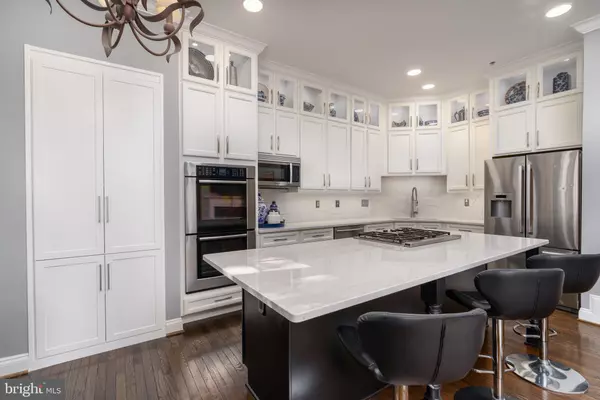 Mclean, VA 22102,7486 CARRIAGE HILLS DR