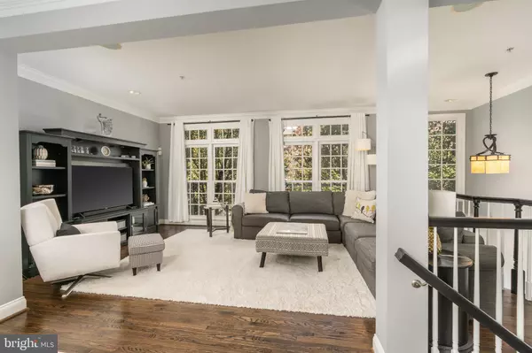 Mclean, VA 22102,7486 CARRIAGE HILLS DR