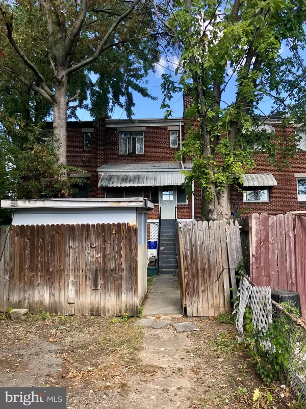 Alexandria, VA 22305,221 EVANS LN