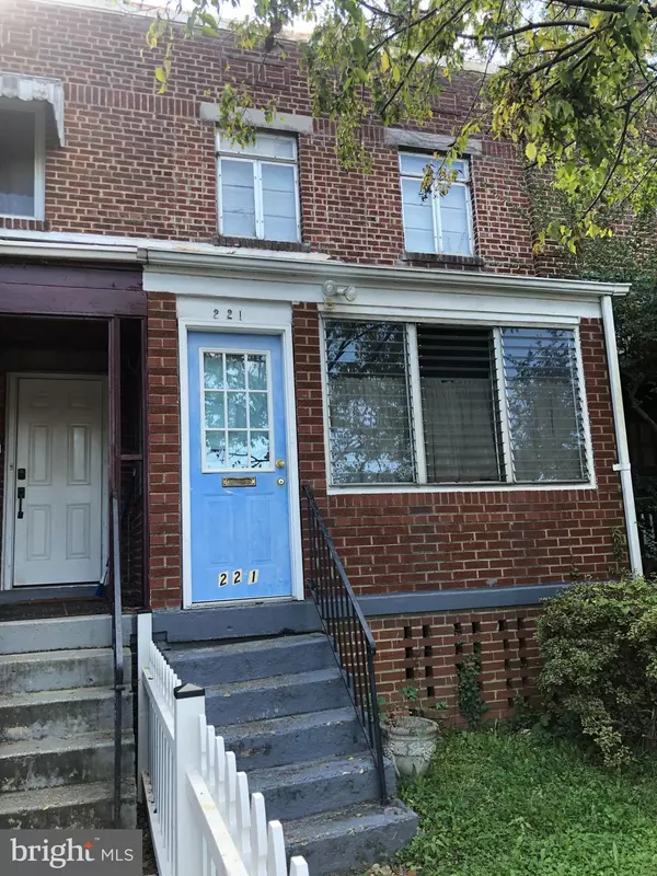 Alexandria, VA 22305,221 EVANS LN