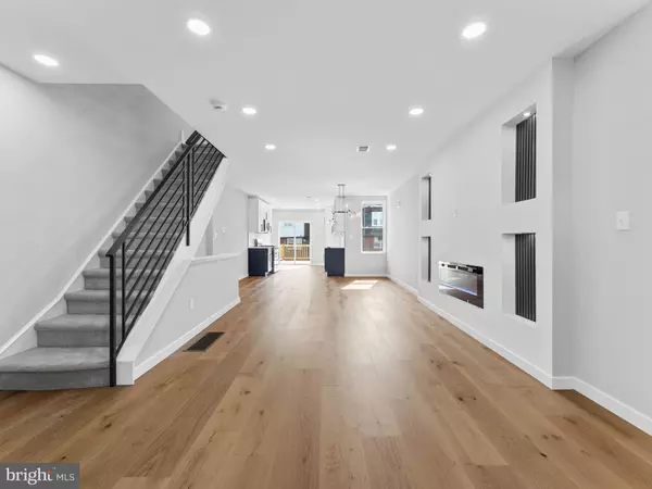 Philadelphia, PA 19150,2424 77TH AVE