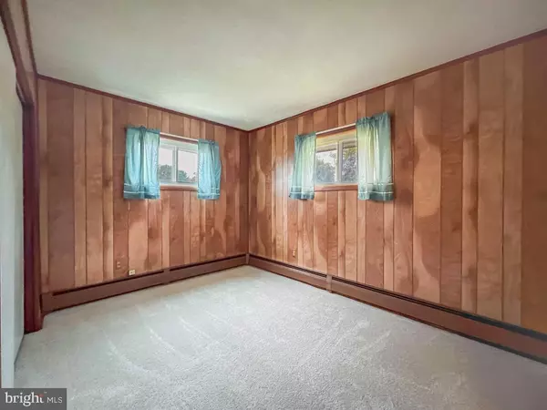 Levittown, PA 19055,316 CRABTREE DR