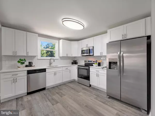 325 BEACH AVE, Pasadena, MD 21122