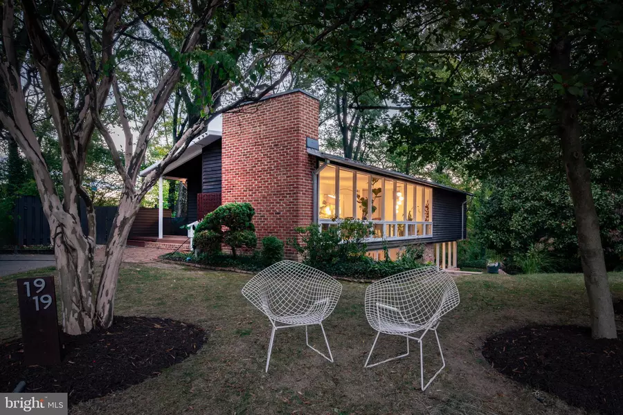 1919 MARTHAS RD, Alexandria, VA 22307