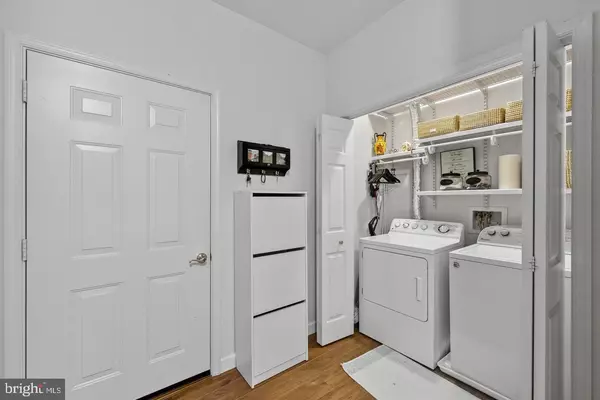 Ashburn, VA 20147,43371 LOCUST DALE TER #107