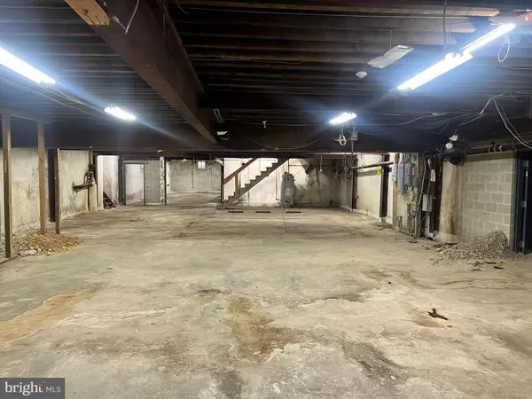 Philadelphia, PA 19147,719 S 4TH ST