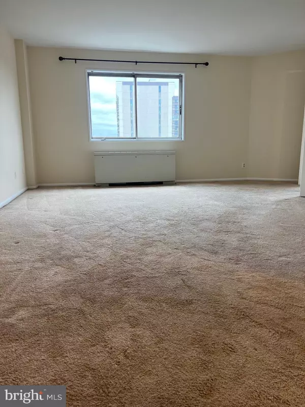 Alexandria, VA 22304,5340 HOLMES RUN PKWY #516