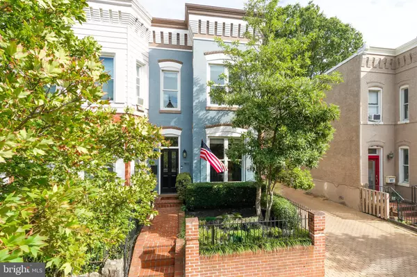 819 11TH ST NE,  Washington,  DC 20002