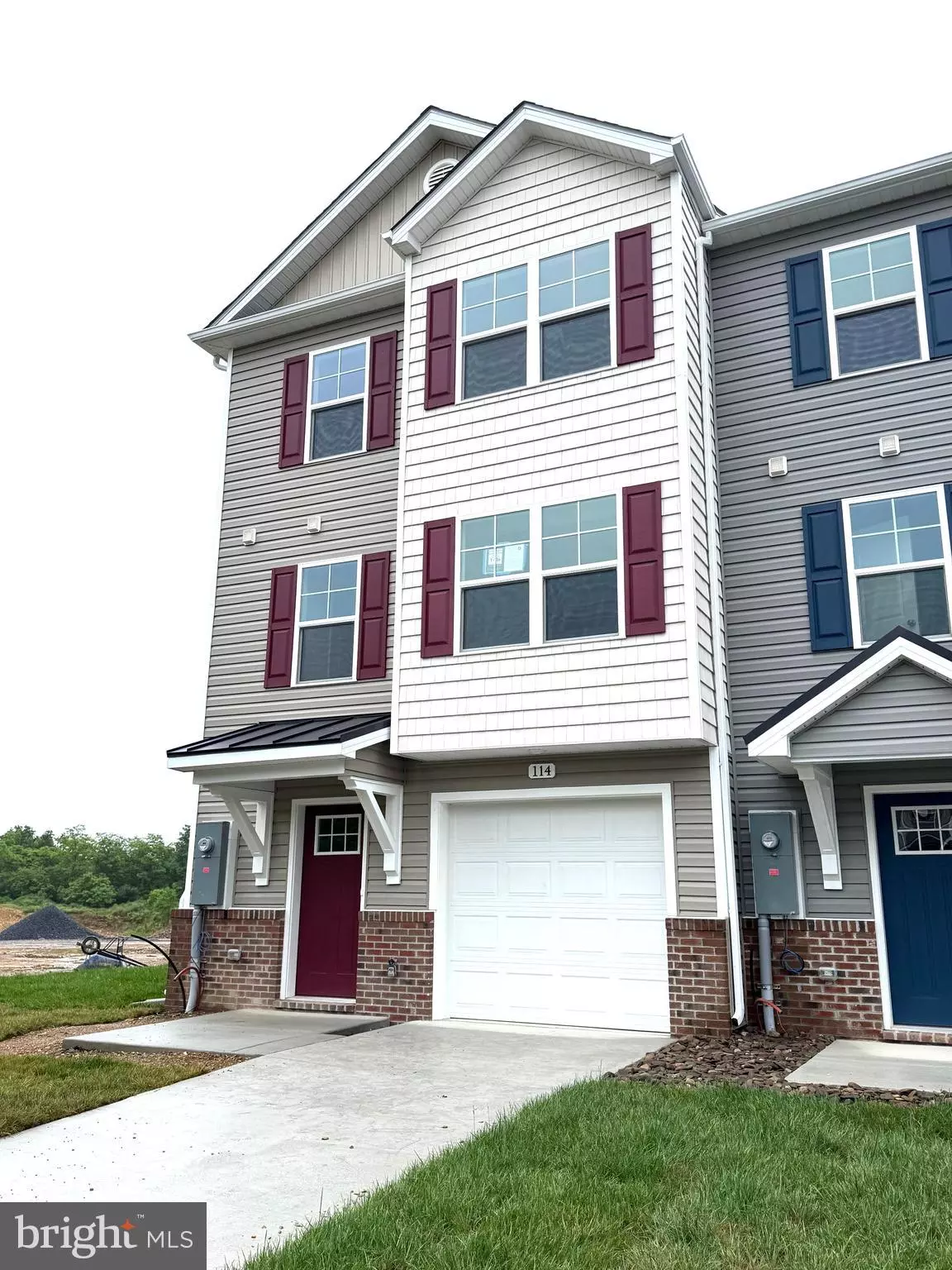 Martinsburg, WV 25403,131 OLGA DR