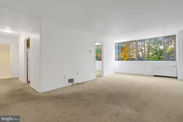 Arlington, VA 22204,5565 COLUMBIA PIKE #412