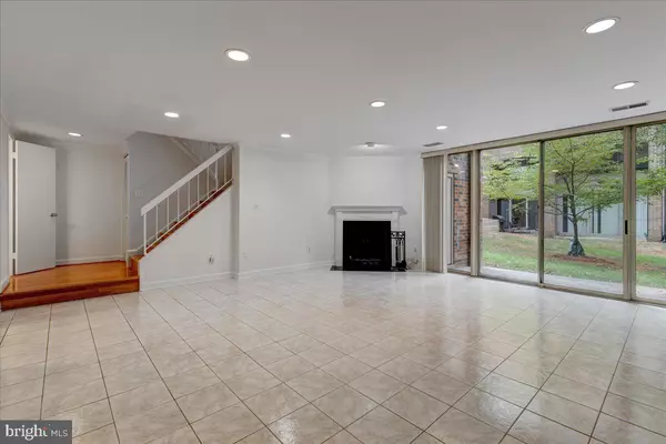 Arlington, VA 22202,1667 S HAYES ST #1