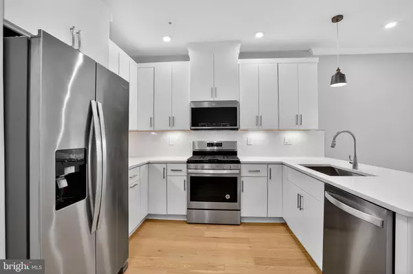 Chantilly, VA 20151,14428 BECKETT GLEN CIR #905