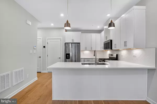 Chantilly, VA 20151,14428 BECKETT GLEN CIR #905