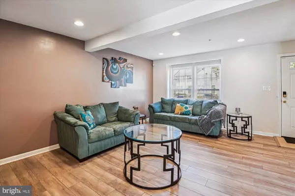 Glen Burnie, MD 21061,221 FOXMANOR LN