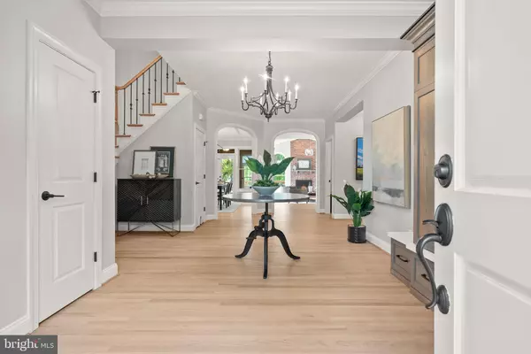 Arlington, VA 22207,2708 24TH ST N