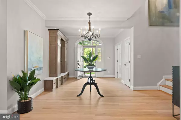 Arlington, VA 22207,2708 24TH ST N