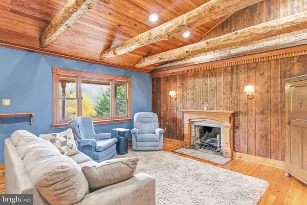 Hedgesville, WV 25427,454 BARKSDALE LN