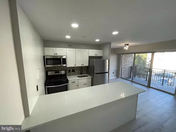 Woodbridge, VA 22192,12751 DARA DR #102