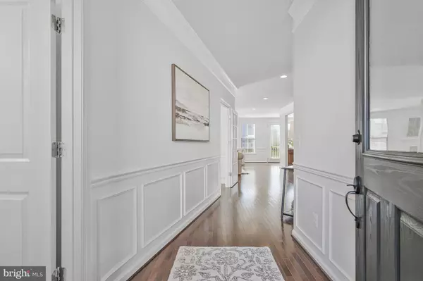 Chantilly, VA 20152,42417 LEEDS FIELD DR