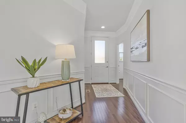 Chantilly, VA 20152,42417 LEEDS FIELD DR