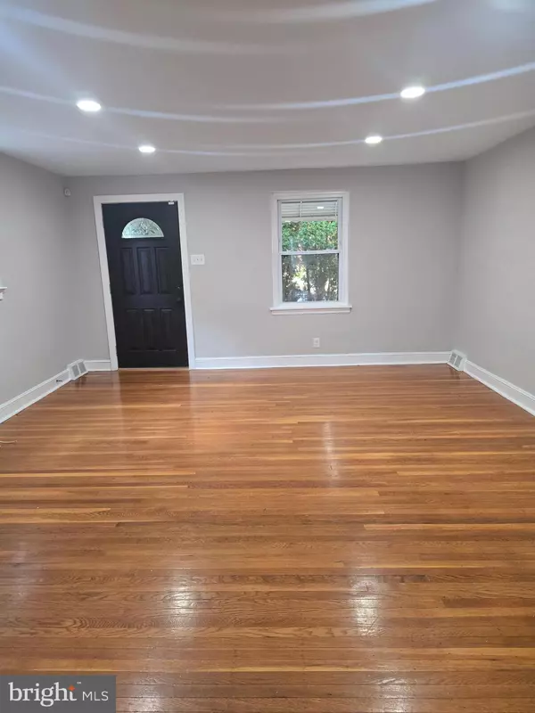 Philadelphia, PA 19150,940 E ALLENS LN