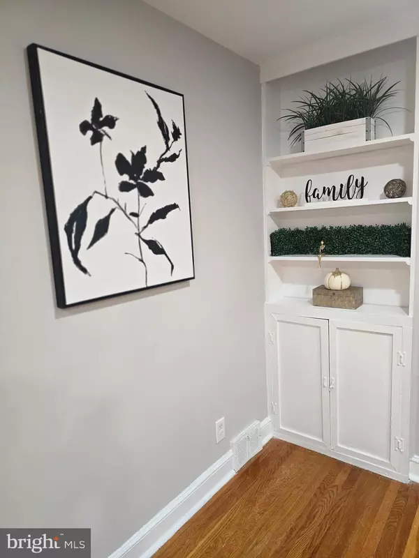 Philadelphia, PA 19150,940 E ALLENS LN