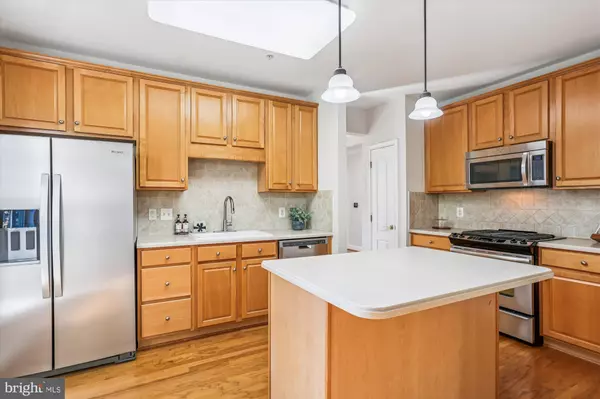 Rockville, MD 20850,303 REDLAND BLVD #102