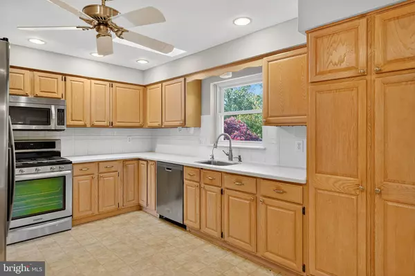 Falls Church, VA 22041,5929 MERRITT PL