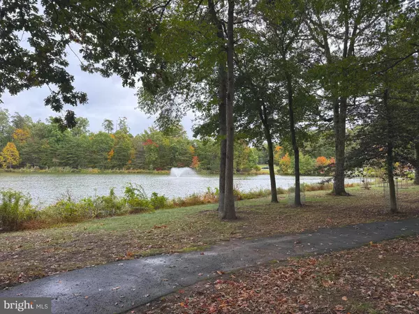 Reston, VA 20190,1716 LAKE SHORE CREST DR #33