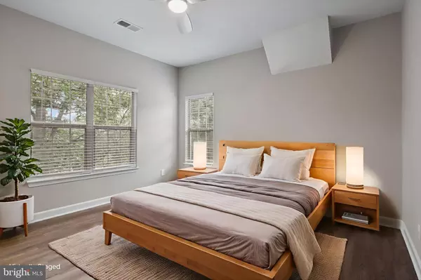 Reston, VA 20190,1716 LAKE SHORE CREST DR #33