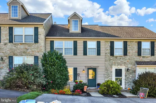 8 KING CT, Elizabethtown, PA 17022