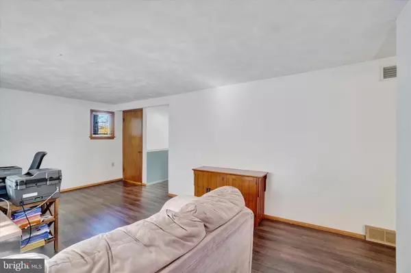 York, PA 17406,441 WOODLAND VIEW DR