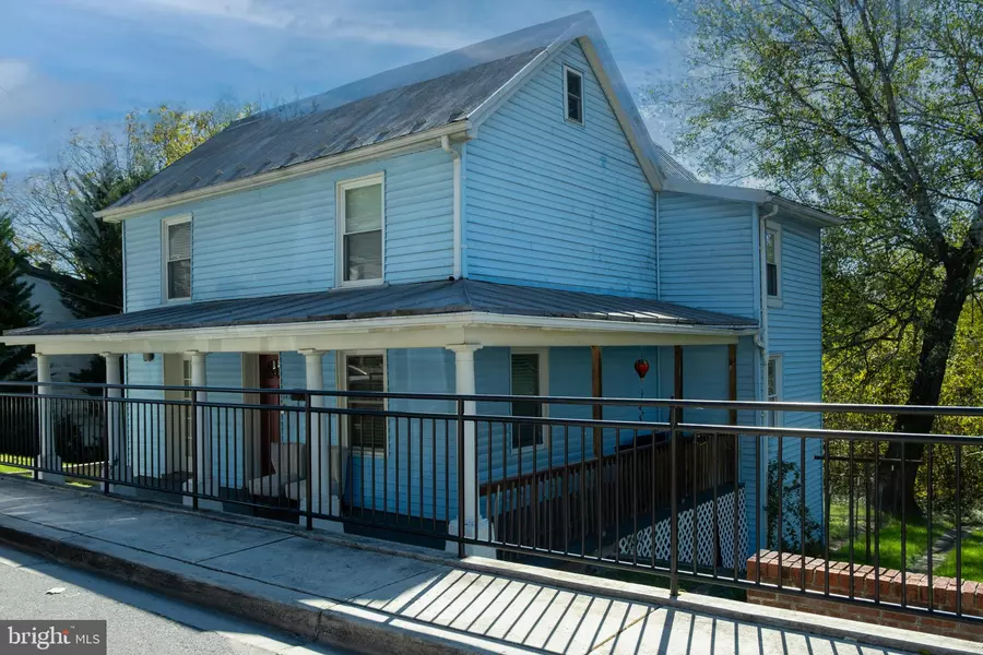 145 E MAIN ST, Hancock, MD 21750
