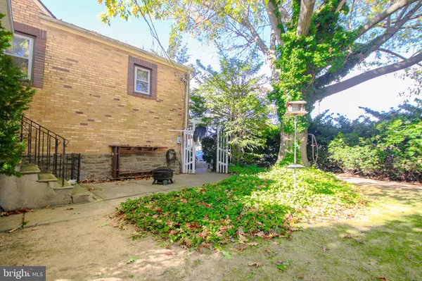 Philadelphia, PA 19152,2301 RIPLEY ST