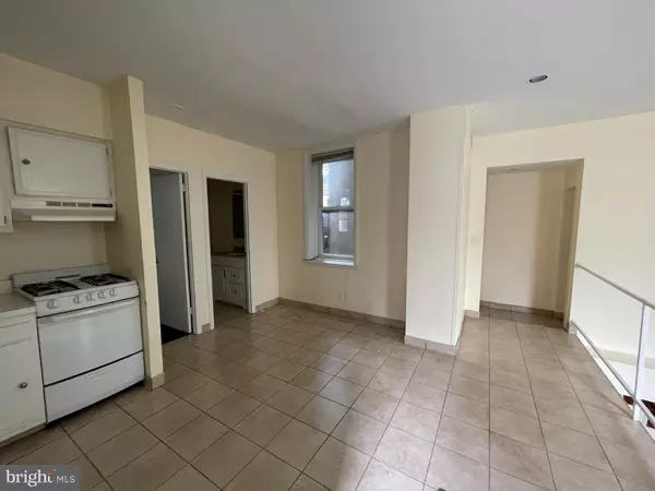 Philadelphia, PA 19147,261 QUEEN ST #1
