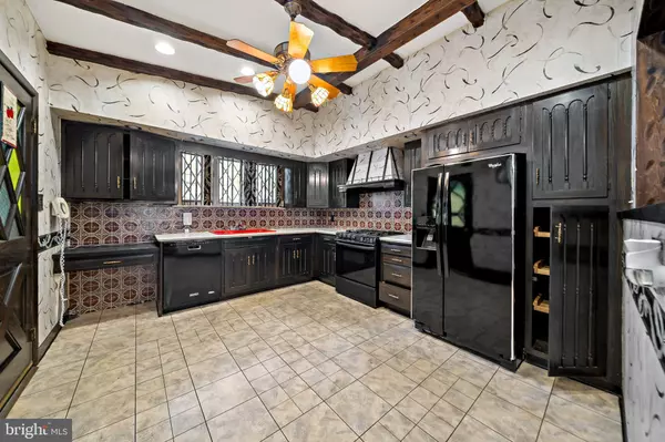 Philadelphia, PA 19145,2310 S 15TH ST