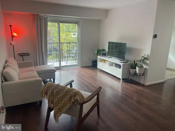 5929 QUANTRELL AVE #301, Alexandria, VA 22312