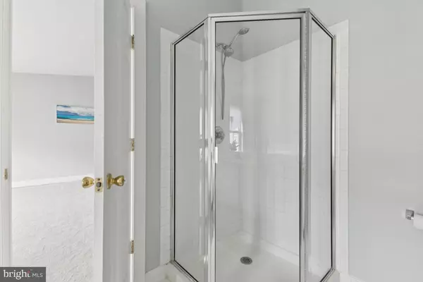 Falls Church, VA 22042,8058 GENEA WAY #48