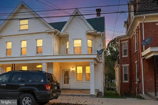 124 W MAIN STREET, Windsor, PA 17366