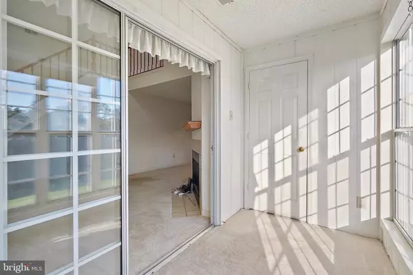 Fairfax, VA 22033,12100 GREEN LEAF CT #301