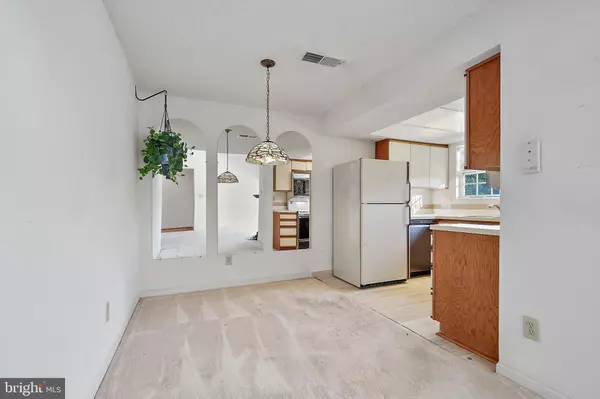 Fairfax, VA 22033,12100 GREEN LEAF CT #301