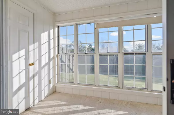 Fairfax, VA 22033,12100 GREEN LEAF CT #301