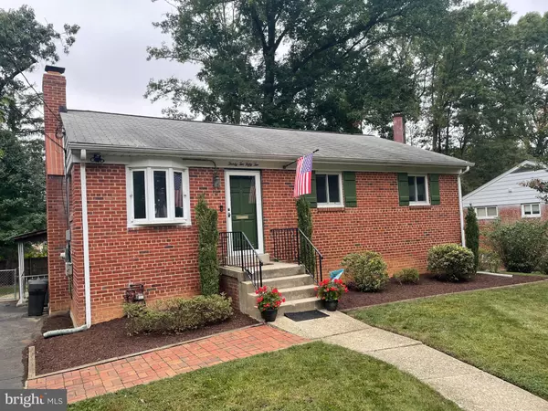 Falls Church, VA 22042,3252 HOLLY HILL DR