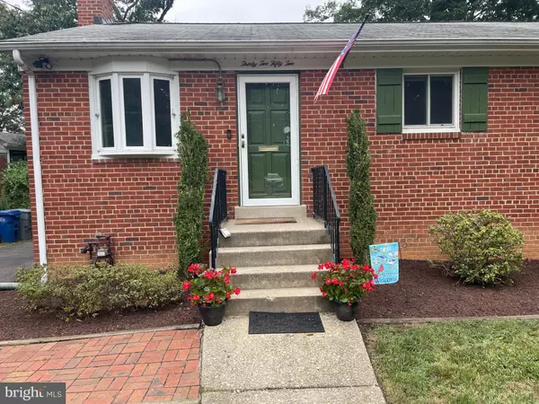 Falls Church, VA 22042,3252 HOLLY HILL DR